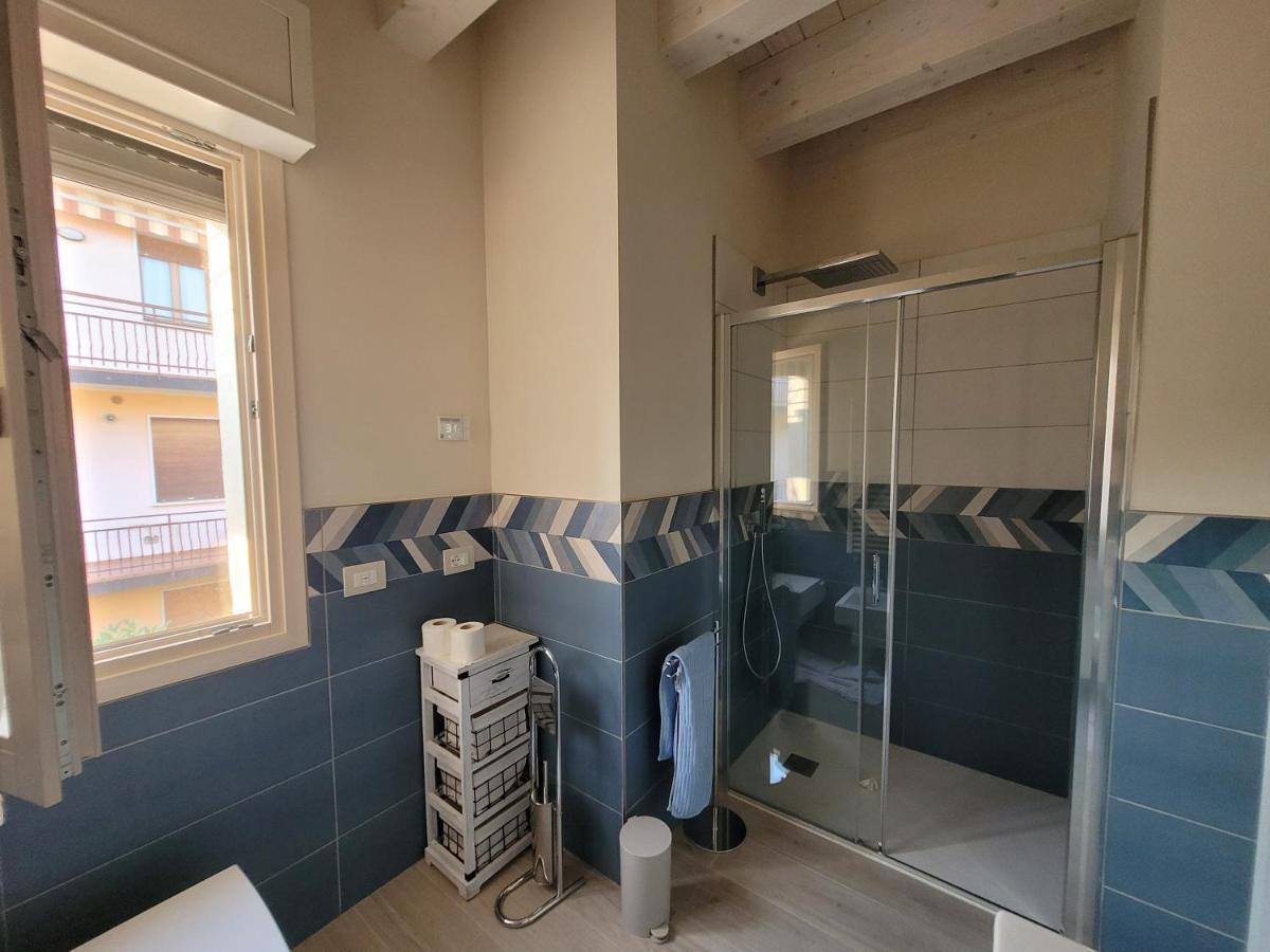 Garda View - Nuovo Appartamento Con Solarium Vista Lago Extérieur photo