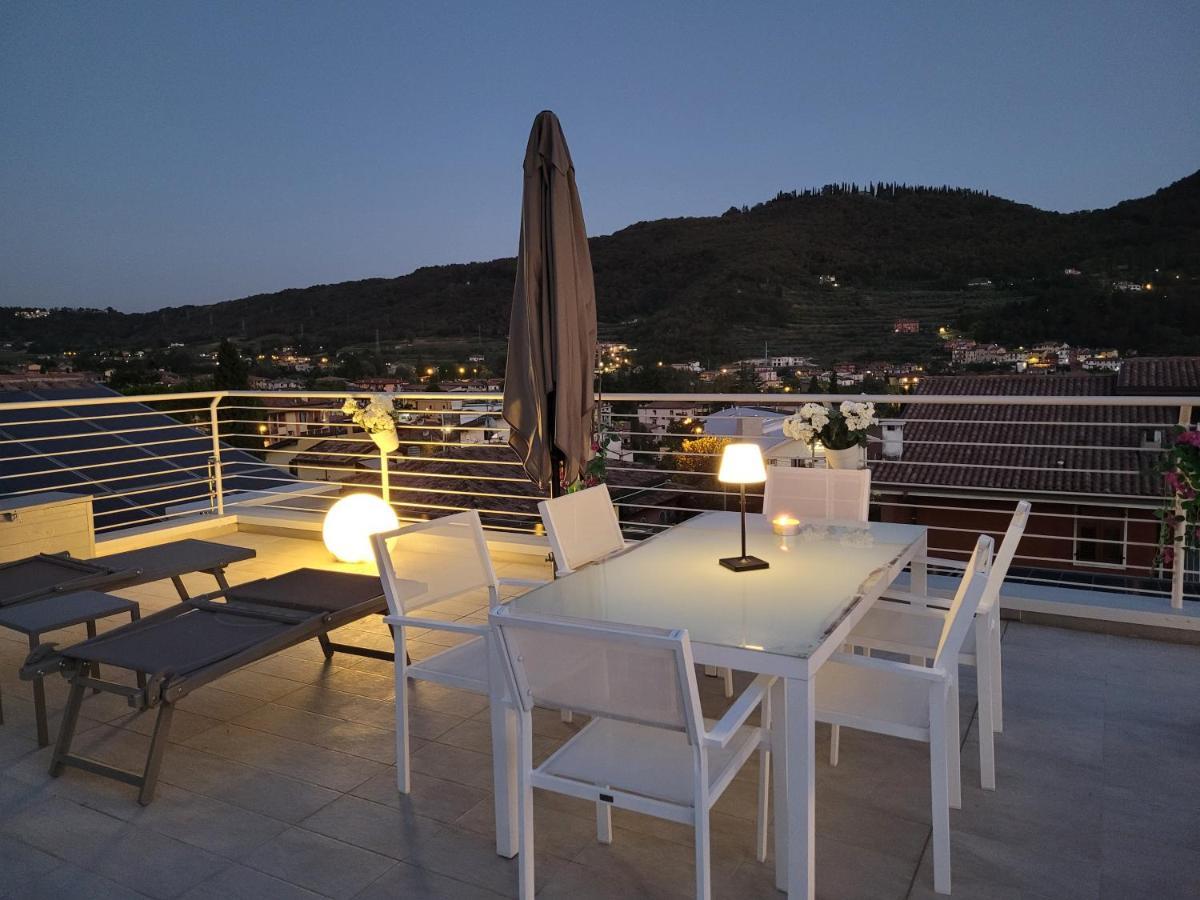Garda View - Nuovo Appartamento Con Solarium Vista Lago Extérieur photo