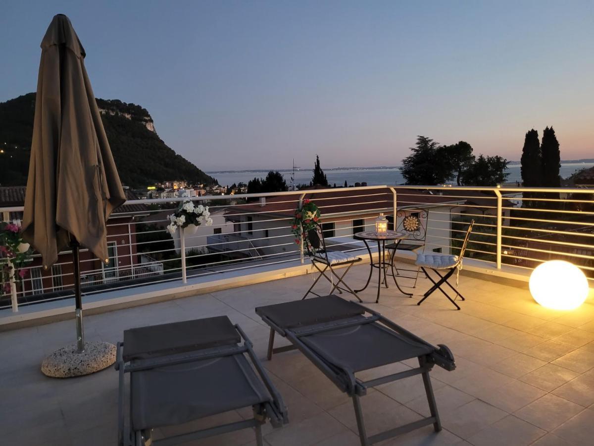 Garda View - Nuovo Appartamento Con Solarium Vista Lago Extérieur photo