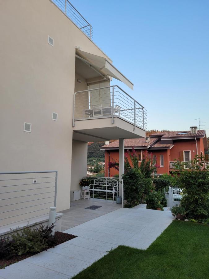 Garda View - Nuovo Appartamento Con Solarium Vista Lago Extérieur photo