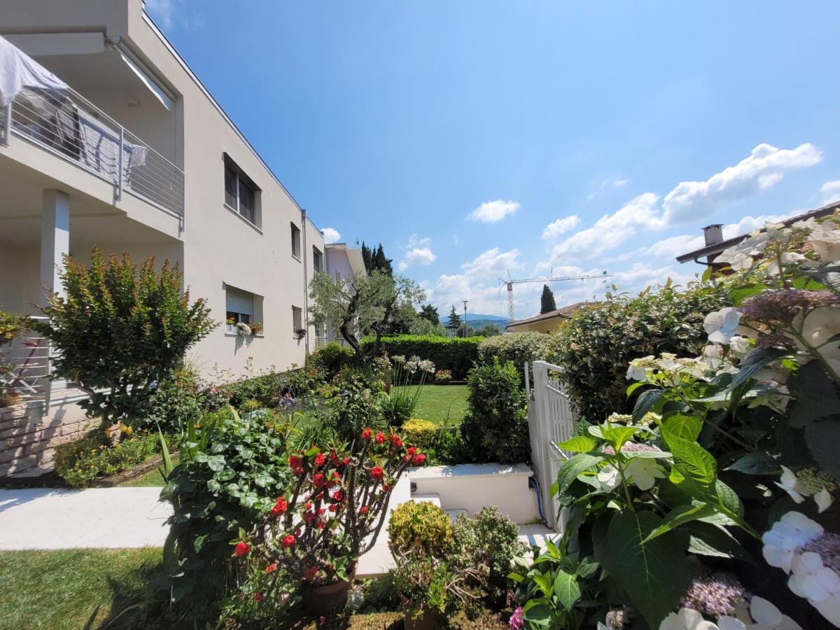 Garda View - Nuovo Appartamento Con Solarium Vista Lago Extérieur photo