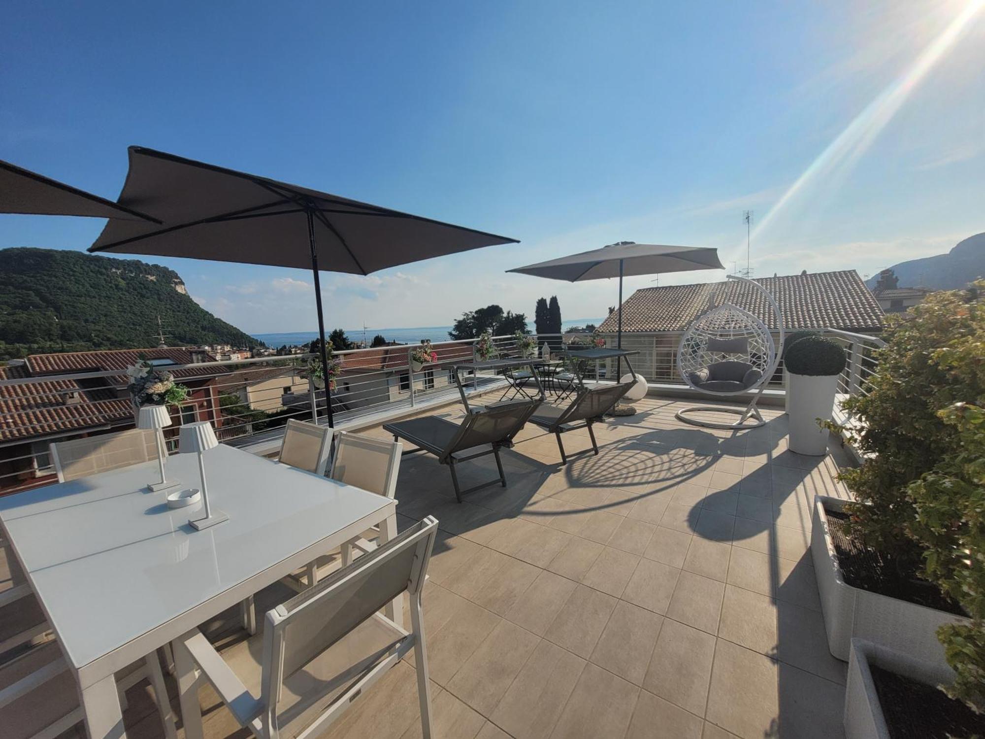 Garda View - Nuovo Appartamento Con Solarium Vista Lago Extérieur photo